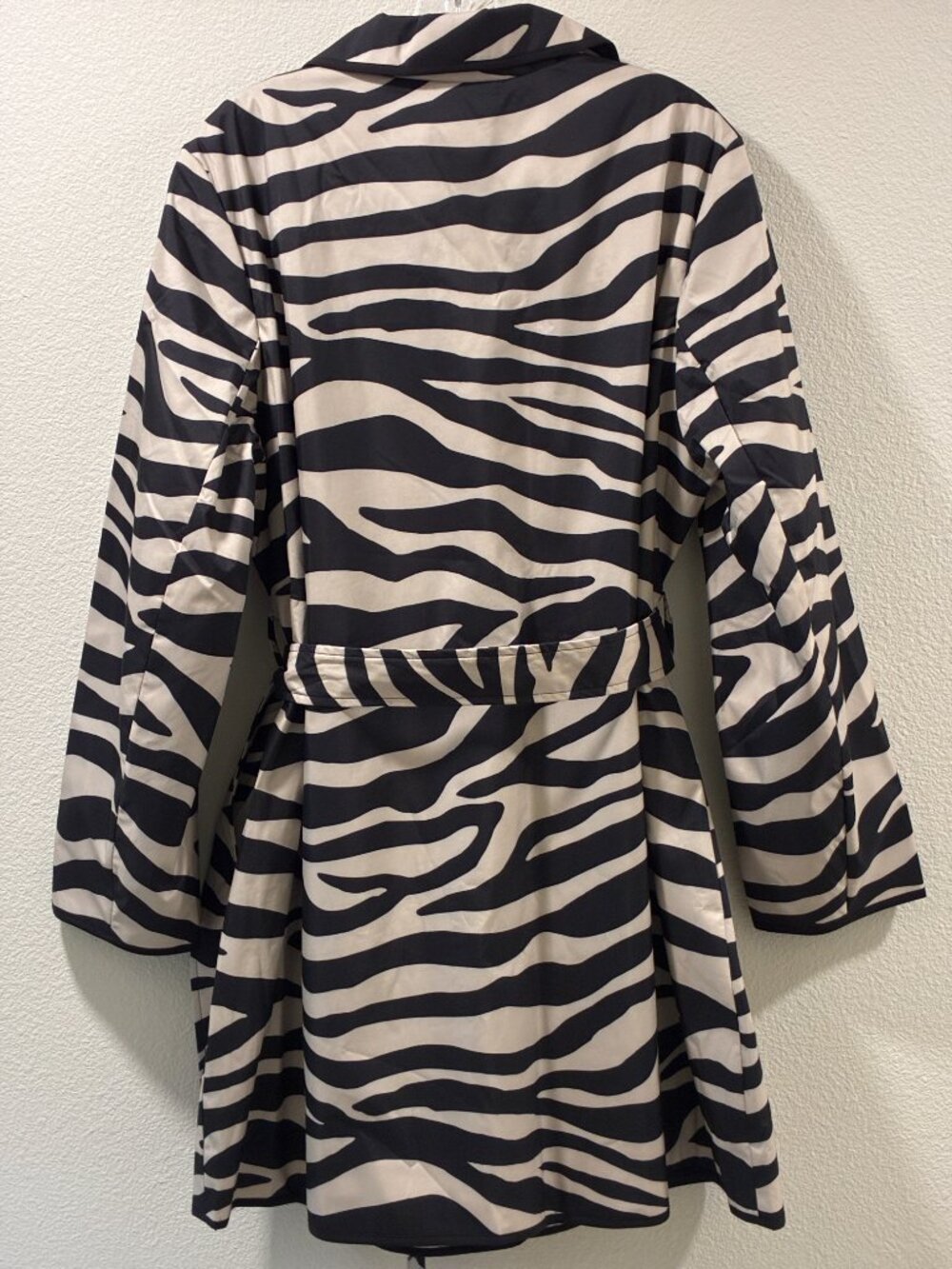 Dennis Basso Zebra Print Long Sleeve Belted Raincoat Black Cream Women XL NWOT - Picture 3 of 9